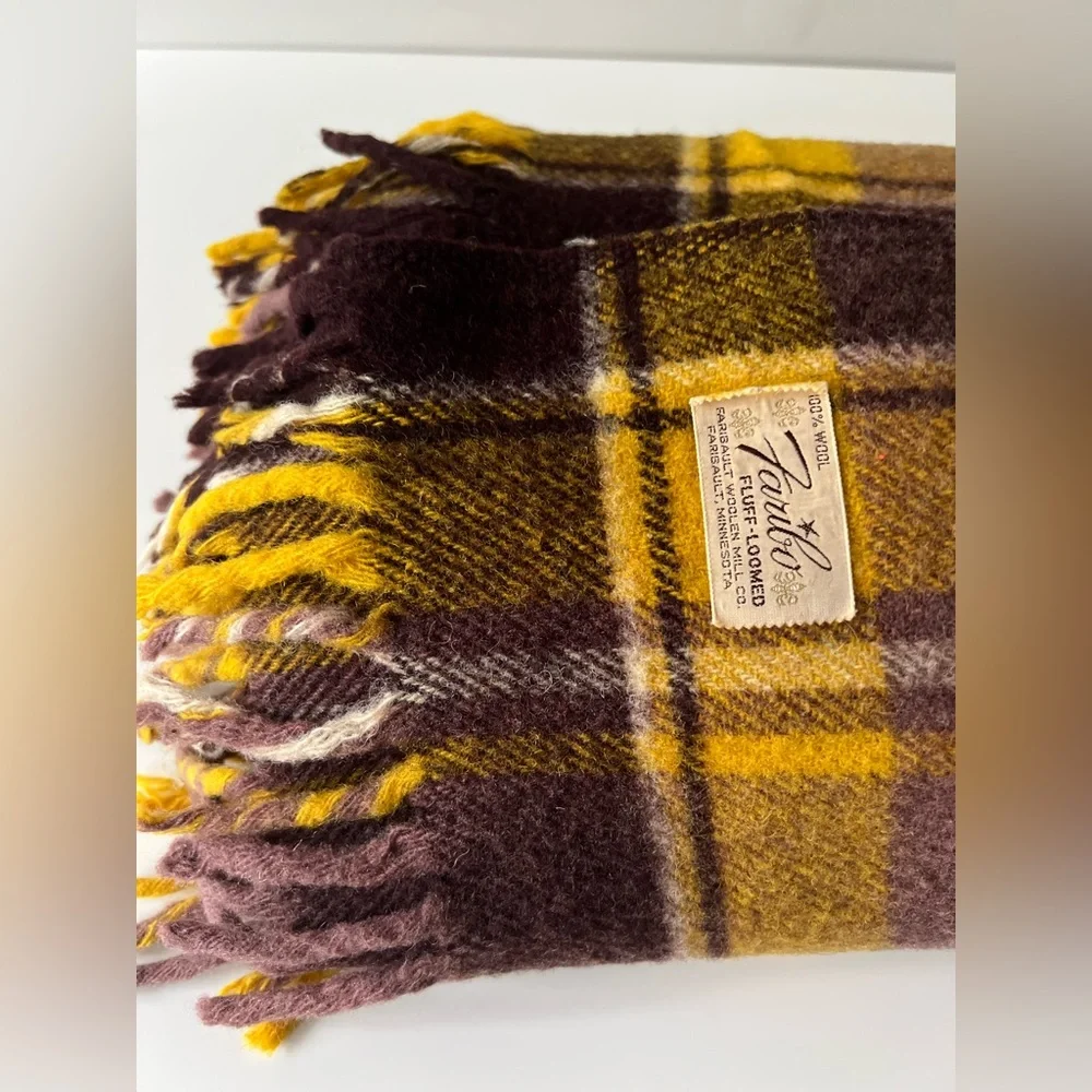 LK New Vintage Wool Stadium Game Day Throw Blanket 50x50 Faribo MN Maroon Gold - Picture 5 of 13